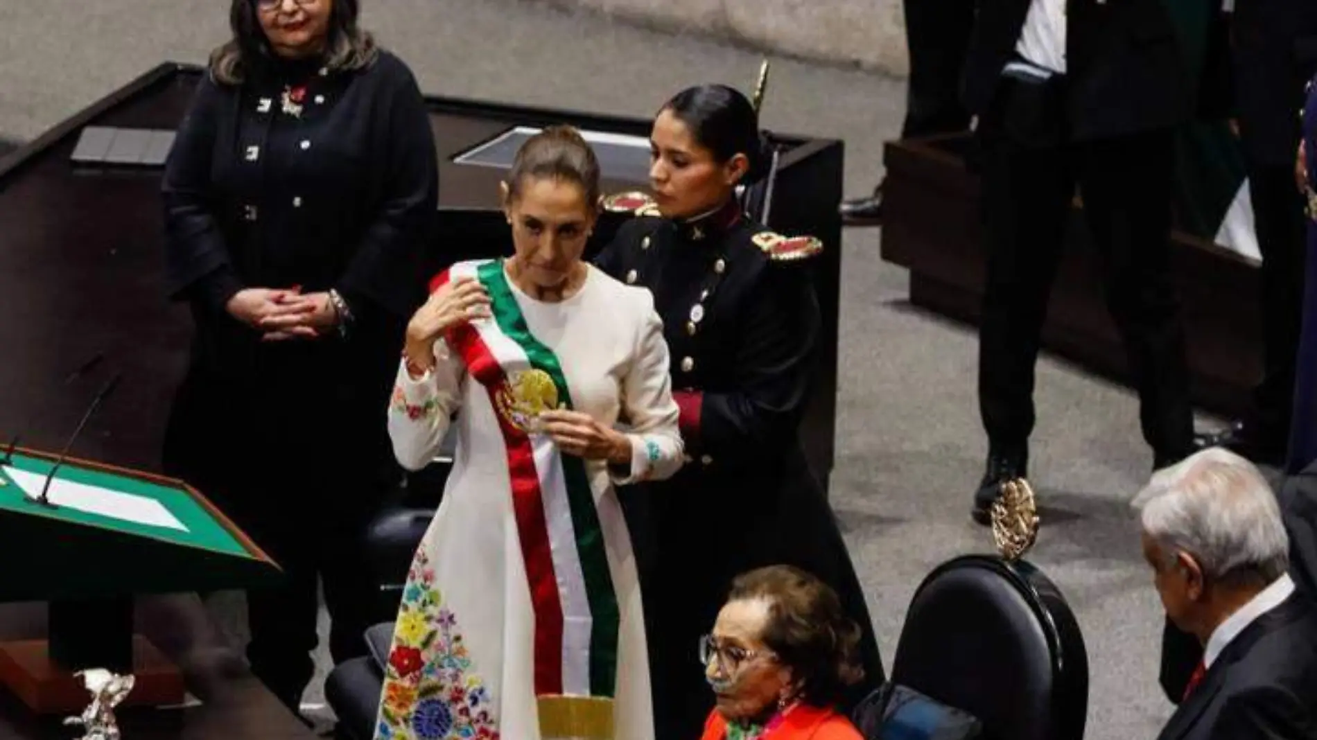 Juana Jazmín, la duranguense que colocó la banda presidencial a Claudia Sheinbaum